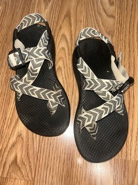 EUC Chaco Black Sandals with Chevron Straps